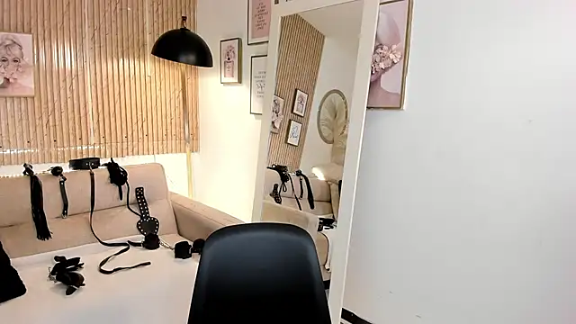 RACHEL EV online show from November 5, 4:50 am