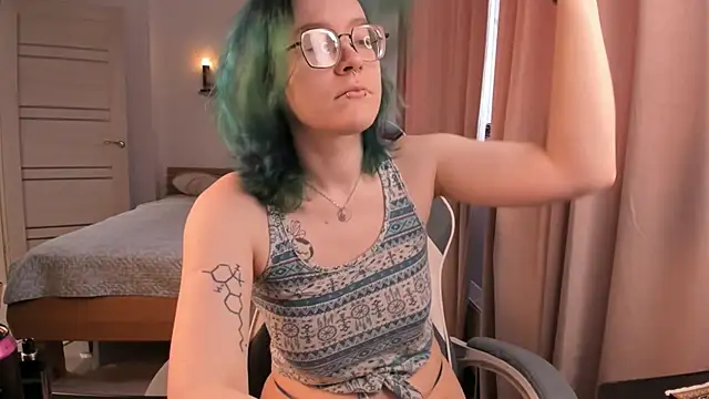 alisahug online show from November 19, 6:35 am