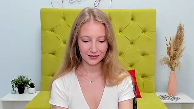 LolaWilsons online show from May 7, 8:40 am