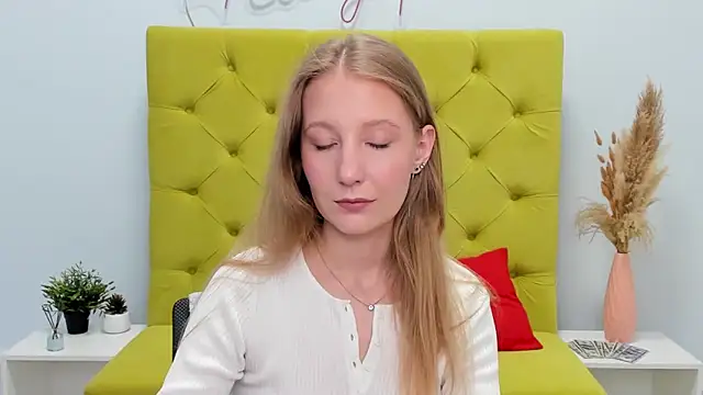 LolaWilsons online show from May 4, 8:18 am