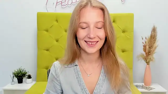 LolaWilsons online show from May 16, 7:22 am