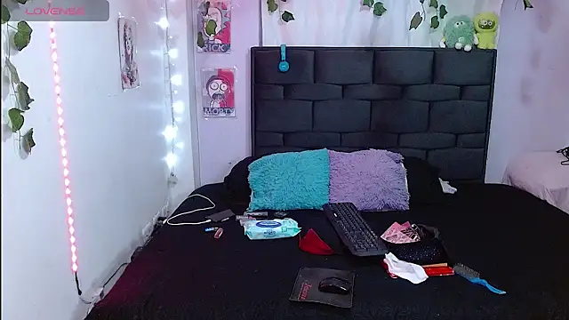 the lesbian game online show from May 12, 6:14 pm