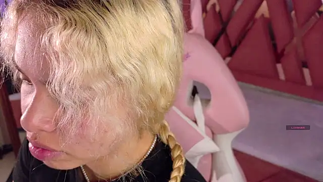 Haelycute online show from December 3, 11:23 am