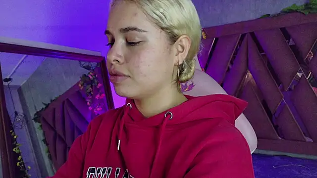 Haelycute online show from February 1, 11:53 am