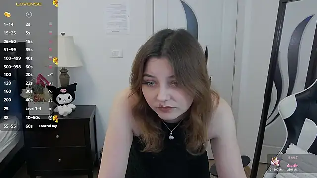 pretty little thing online show from May 10, 8:00 pm