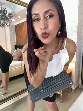 MonicaMoret online show from May 12, 4:13 pm