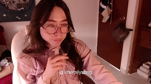 emily pearl  online show from December 14, 8:36 pm