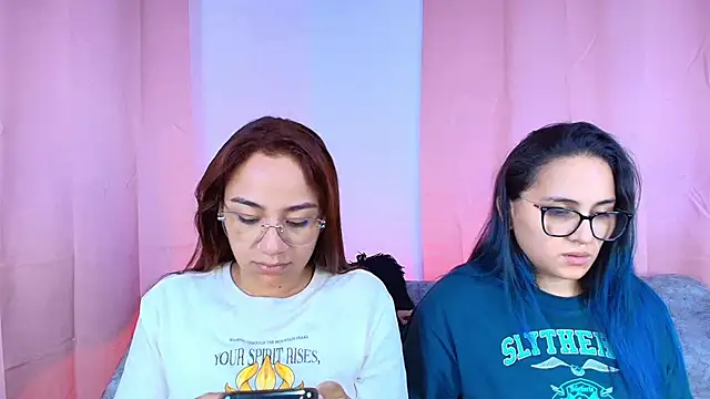 Jules n Gia online show from December 19, 1:21 am