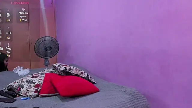 ambersmitx online show from October 9, 2:43 pm