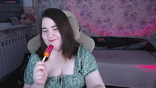 Estelle Hicks online show from May 10, 7:27 pm