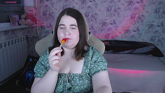 Estelle Hicks online show from May 20, 7:22 pm