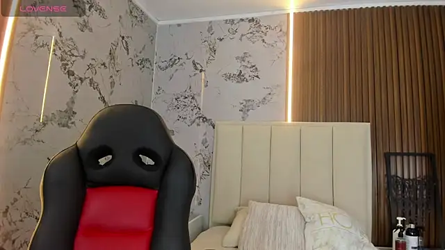 SUNNYCYRUS online show from November 12, 12:36 pm