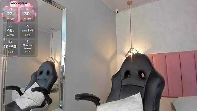 SUNNYCYRUS online show from September 11, 2:06 pm