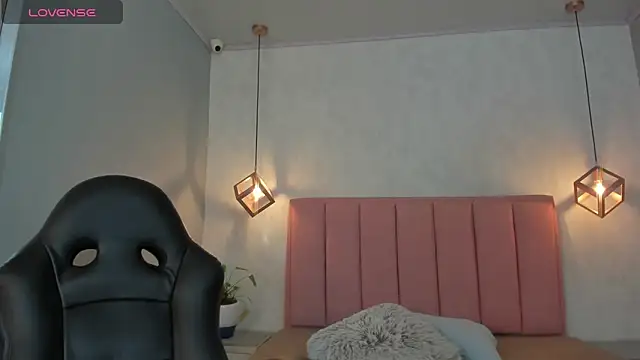 SUNNYCYRUS online show from September 17, 12:47 pm