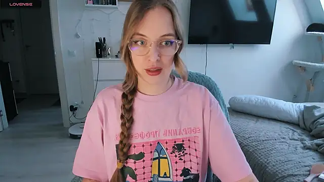 violet blue eyes online show from February 16, 12:49 pm