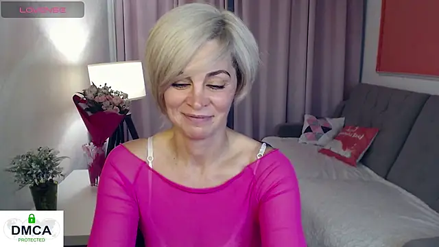 Blonde lola444 online show from June 5, 5:41 pm