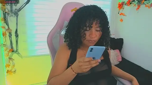 keyla roberts777 online show from October 27, 7:30 pm