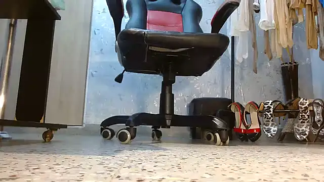 Samantabrown  online show from February 19, 11:21 am