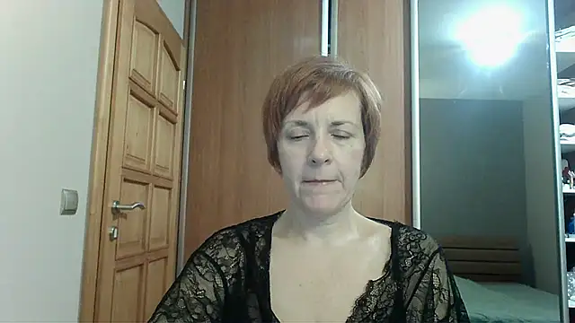 LoraLoraMay online show from February 4, 5:05 pm