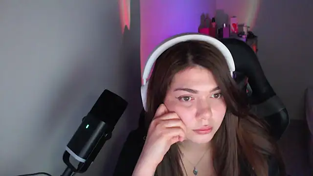 helengilmor online show from April 7, 5:26 pm