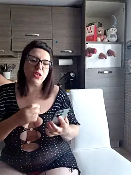 carolyne2023 online show from May 2, 8:06 am