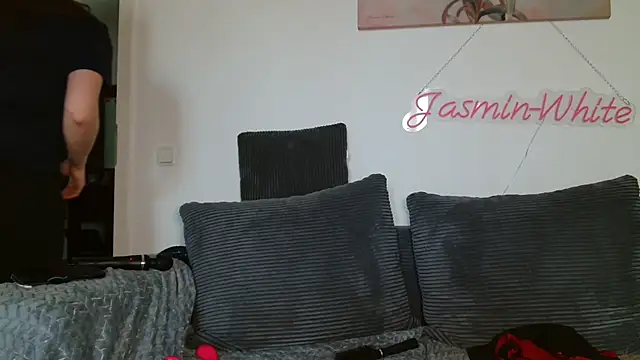 Jasmin-White online show from May 6, 4:00 pm