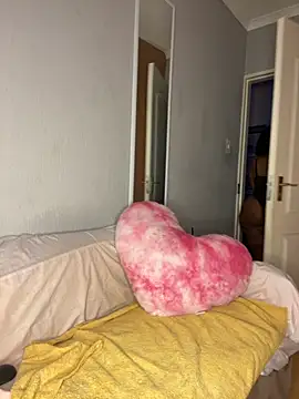 HugeMassiveBooty online show from October 6, 11:31 pm