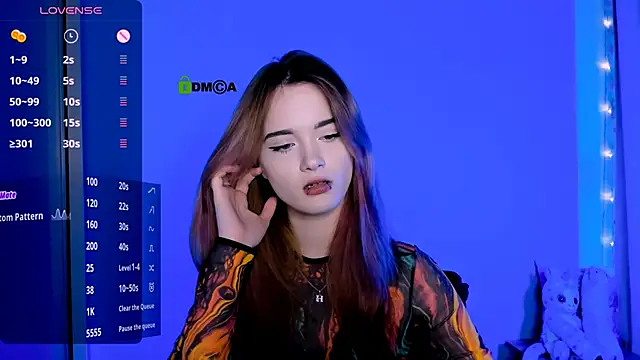 liana kisses online show from October 5, 7:30 pm