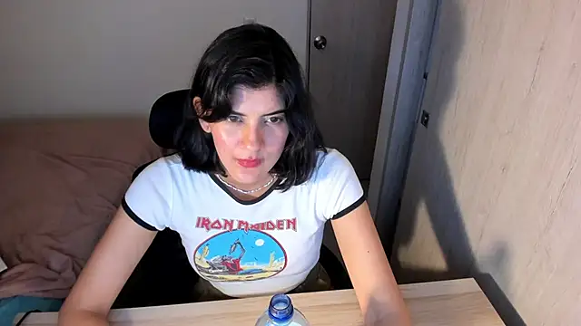 misstoya online show from May 18, 3:05 am