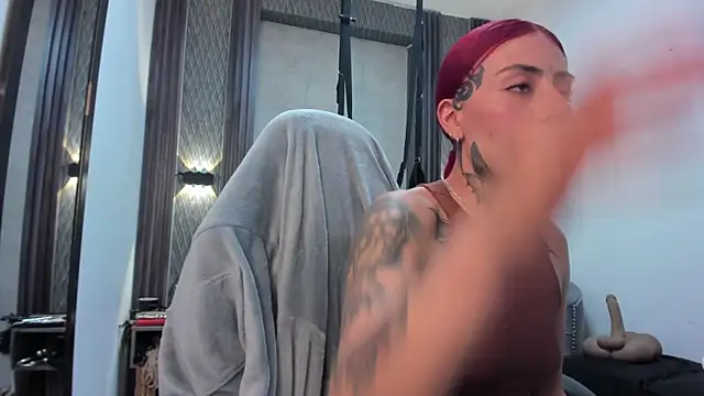 selene red  online show from May 26, 2:33 am