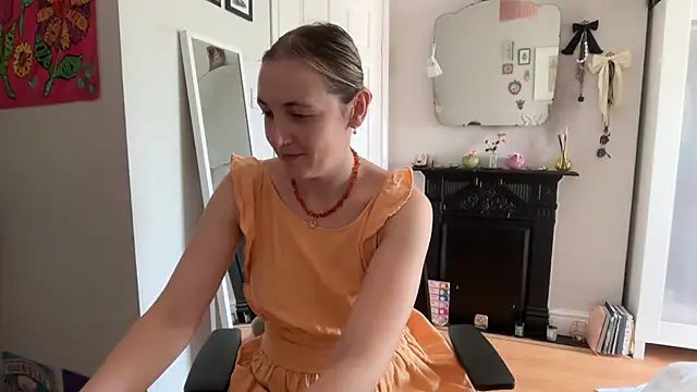 Littlelolo60 online show from June 25, 10:51 am