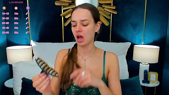 AprilWong online show from May 14, 5:24 am