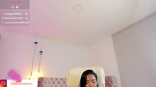 Snapshot of madisson_davon chatting on September 12, 10:39 pm madisson davon online show from September 12, 10:39 pm