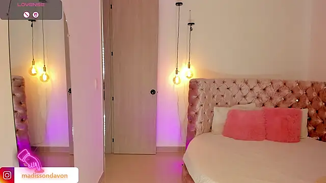 madisson davon online show from January 18, 3:19 pm