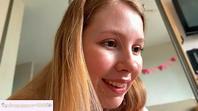 HoneyAudrey online show from May 18, 4:07 am