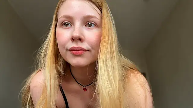 HoneyAudrey online show from May 22, 2:42 am