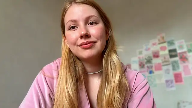 HoneyAudrey online show from May 12, 2:20 am