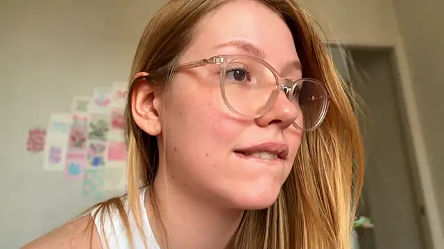 HoneyAudrey online show from May 16, 2:47 am