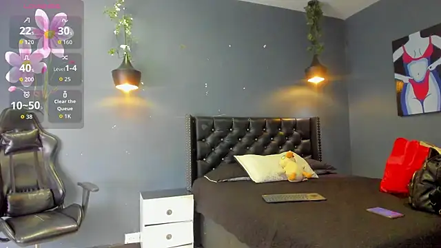 Hannah Miller   online show from November 11, 5:43 pm