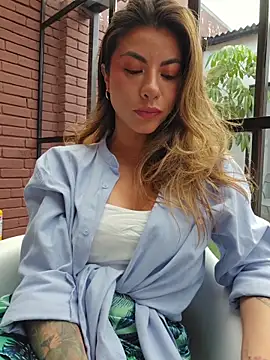 Karen San Miguel online show from May 9, 9:39 pm