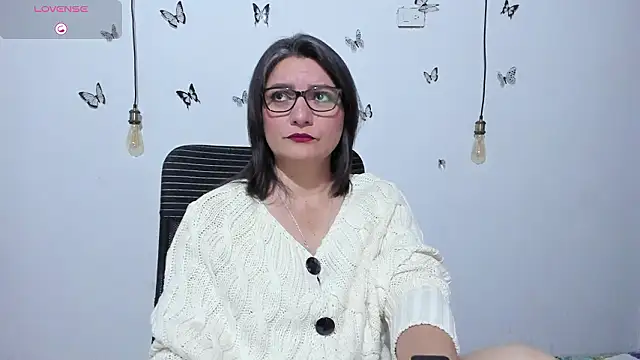 Amie Adams82  online show from February 23, 2:38 pm