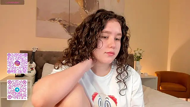Snapshot of Ariella_Sol chatting on September 19, 12:09 am Ariella Sol online show from September 19, 12:09 am