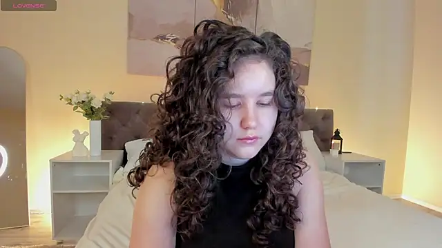 Ariella Sol online show from May 6, 1:20 am