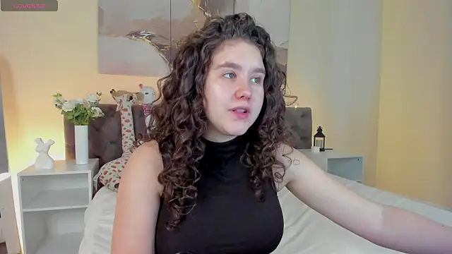 Ariella Sol online show from May 13, 1:11 am
