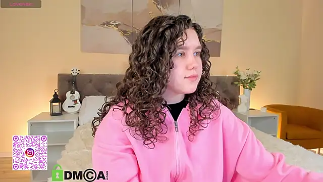 Snapshot of Ariella_Sol chatting on October 5, 1:32 am Ariella Sol online show from October 5, 1:32 am