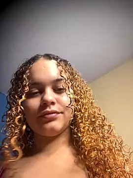 Snapshot of Lolacavalona chatting on October 3, 6:13 pm Lolacavalona online show from October 3, 6:13 pm