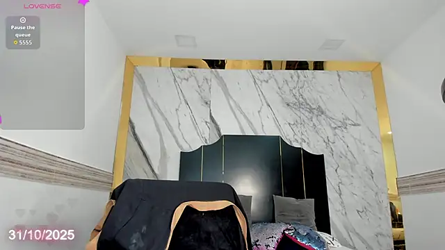 Victtoria Parker online show from October 31, 1:26 pm