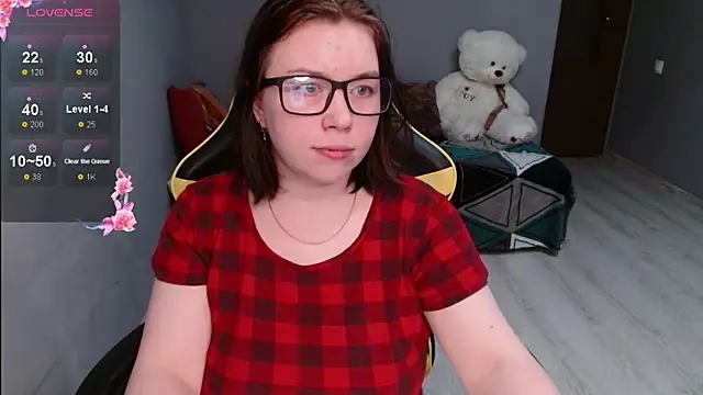 Emily Amorre online show from November 10, 7:20 pm