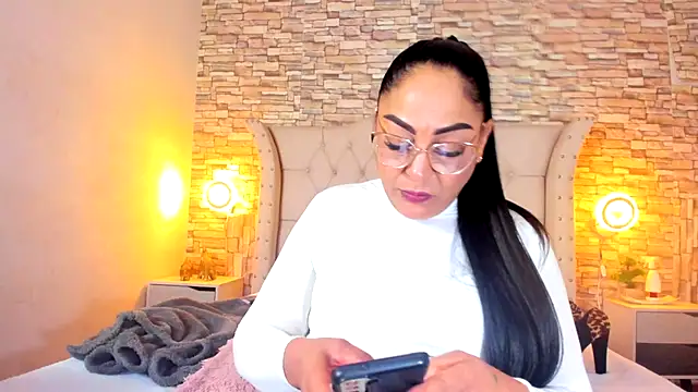 Snapshot of Gina_Myers chatting on October 1, 12:54 pm Gina Myers online show from October 1, 12:54 pm