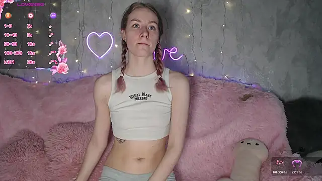 Lillian Lahot online show from March 28, 2:38 pm